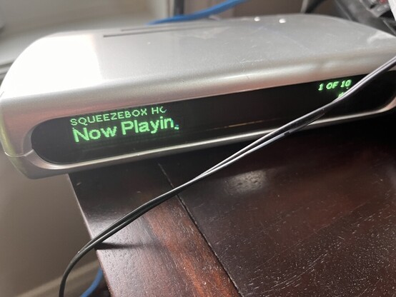 A picture of a 14-year-old Squeezebox, showing connection success.